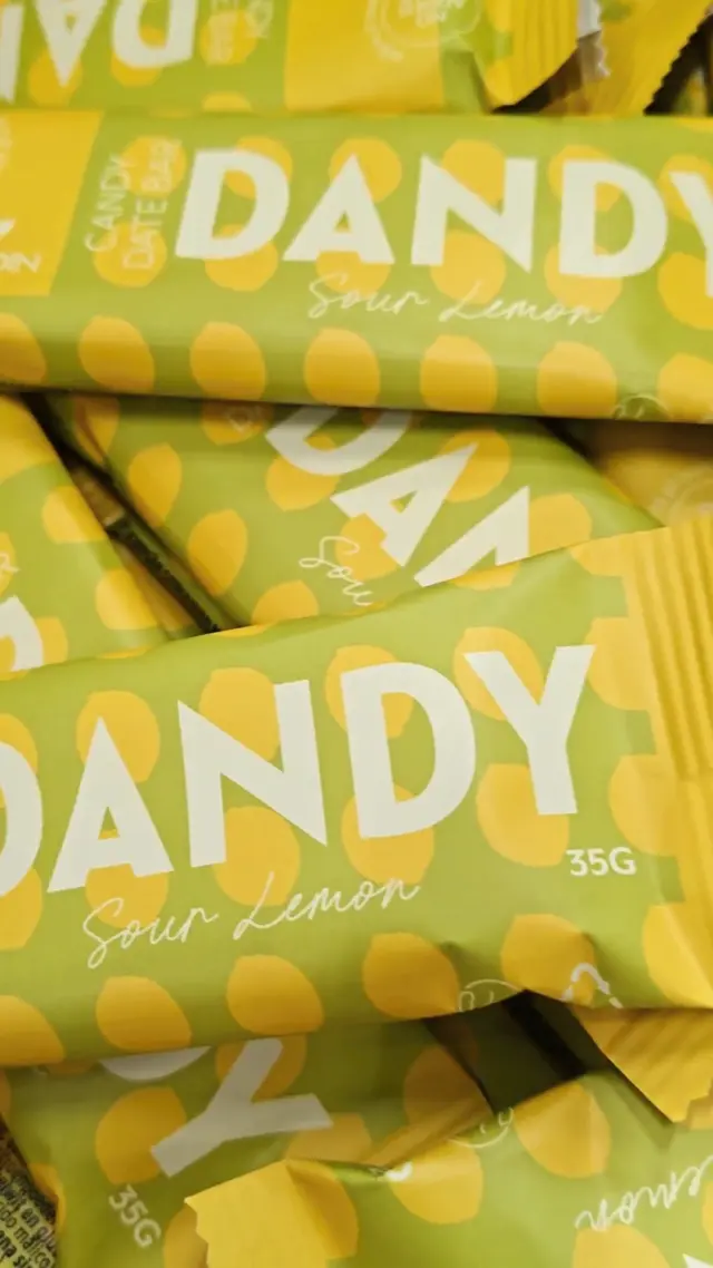 Luulitko, että tässä oli jo kaikki? 😉🍬

Valikoimamme täydentyy ensi viikolla täysin uudenlaisilla patukoilla, jotka ovat ensimmäisiä laatuaan koko maailmassa! Pieni maistiainen siitä, mitä on luvassa.

🍬 Parempaa kuin karkki - ei valkoista sokeria, palmuöljyä tai keinotekoisia makeutus- ja väriaineita

🍬 Valmistettu Suomessa, omalla Vaajakosken tehtaallamme

🍬 Täydellinen karkin korvike välipalaksi, herkkuhetkiin ja kestävyysurheiluun

🍬 Neljä koukuttavaa makua kirpeiden ja makeiden karkkien ystäville

Oletko valmis? Karkkipäivä ei ole enää vain lauantaisin vaan joka päivä! 😍

#foodin #dandycandy #uutuus